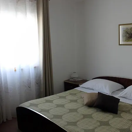 Family Friendly With A Swimming Pool Sali, Dugi Otok - 8083 Apartamento Sali