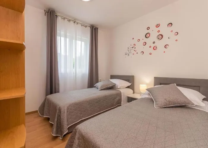 Family Friendly With A Swimming Pool Sali, Dugi Otok - 8083 Apartamento Sali
