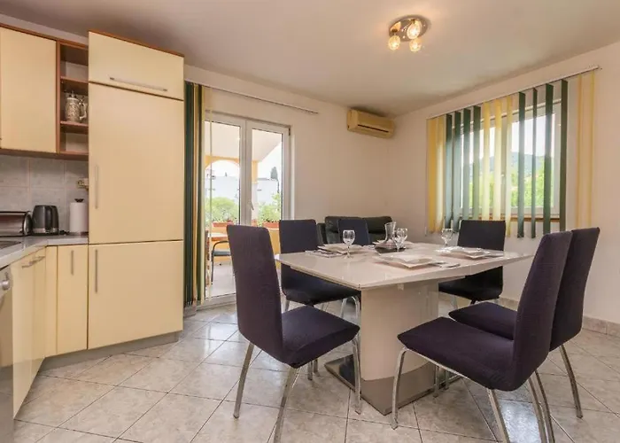 Family Friendly With A Swimming Pool Sali, Dugi Otok - 8083 Sali